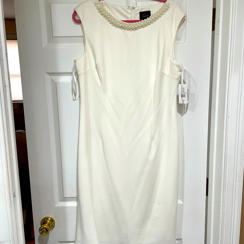Beautiful white dress size 14 John Mayer studio. Never been worn.